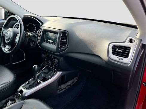 Used 2019 Jeep Compass Latitude image 28