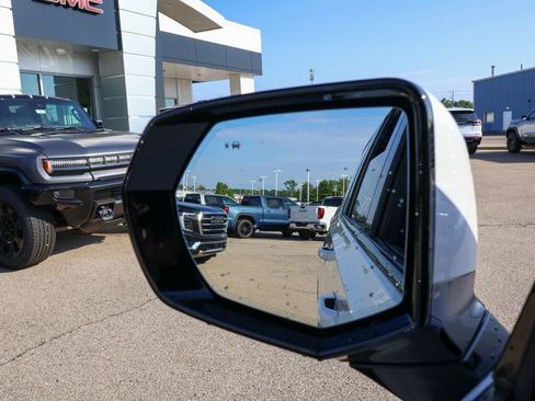 Used 2021 Chevrolet Suburban RST w/ Luxury Package AWD/4WD image 33