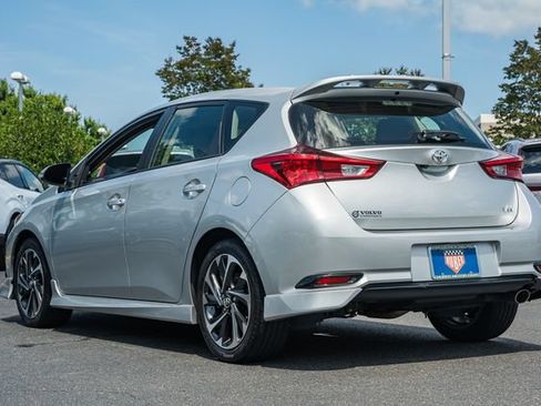 Used 2018 Toyota Corolla iM w/ All-Weather Mat Package FWD image 5