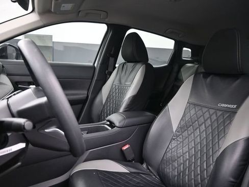 Used 2025 Nissan Kicks SV FWD image 11