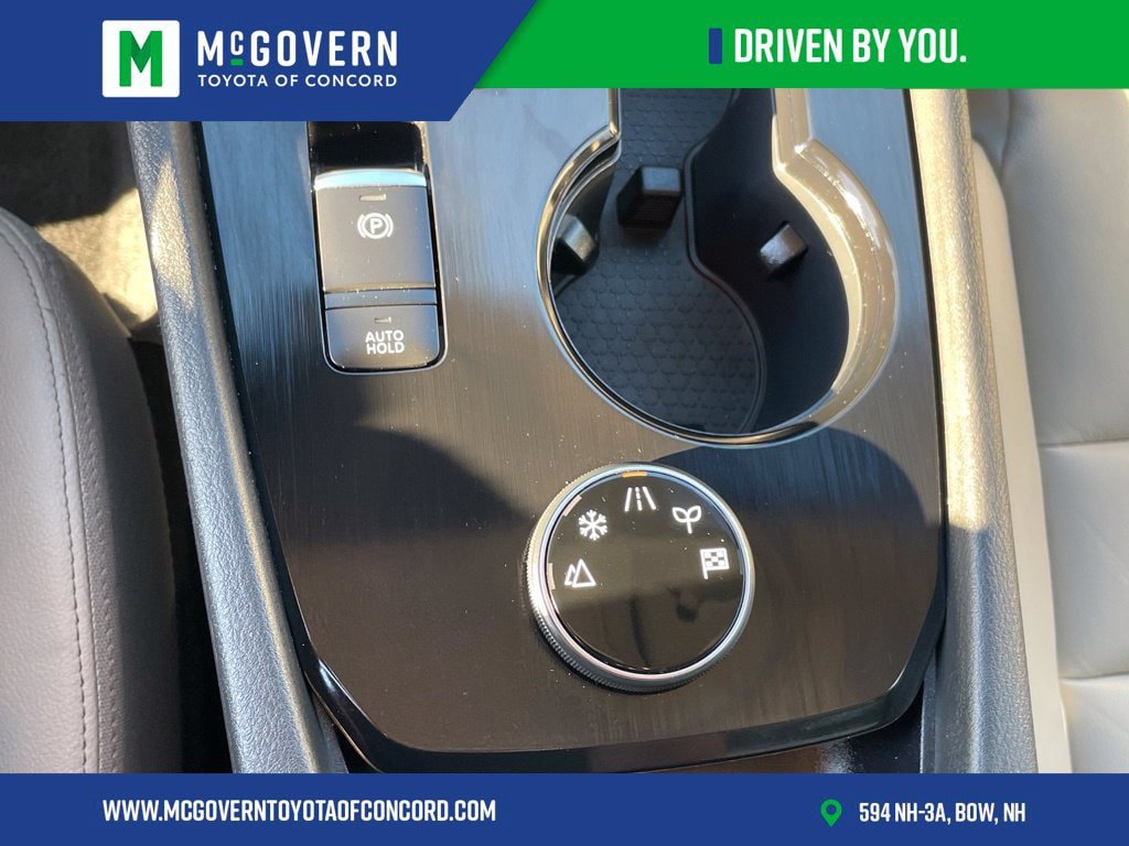 Used 2024 Nissan Rogue SL AWD/4WD image 25