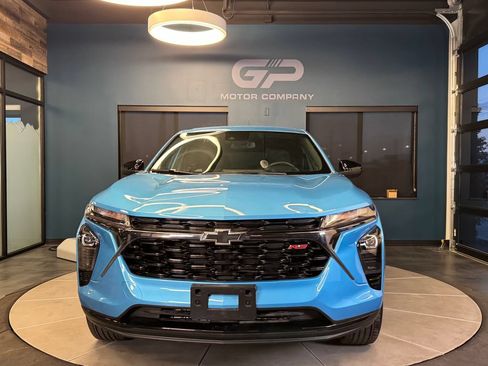 Used 2025 Chevrolet Trax RS FWD image 8