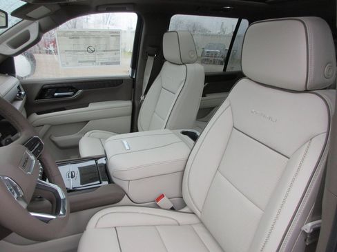 New 2026 GMC Yukon Denali image 12