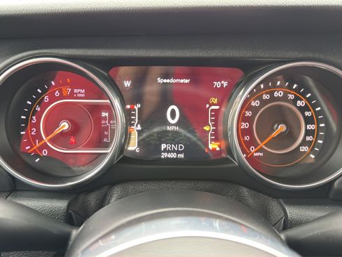 Used 2018 Jeep Wrangler Unlimited Sahara w/ Dual Top Group AWD/4WD image 19