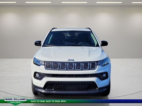 Used 2022 Jeep Compass Latitude AWD/4WD image 9