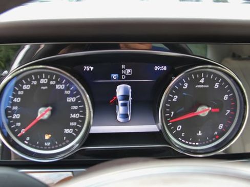 Used 2017 Mercedes-Benz E 300 4MATIC image 24