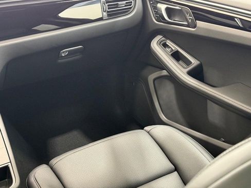New 2026 Porsche Macan image 17