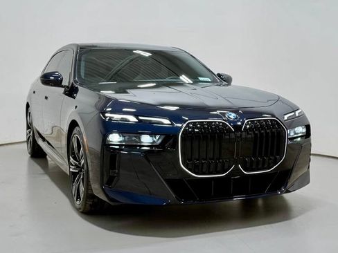 Used 2025 BMW 760i xDrive AWD/4WD image 11