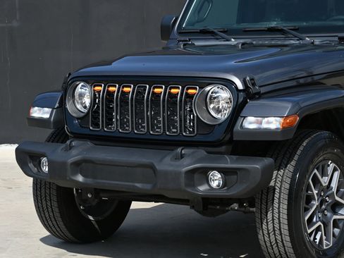 Used 2024 Jeep Gladiator Sport AWD/4WD image 10