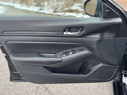 Used 2025 Nissan Altima 2.5 SV image 10