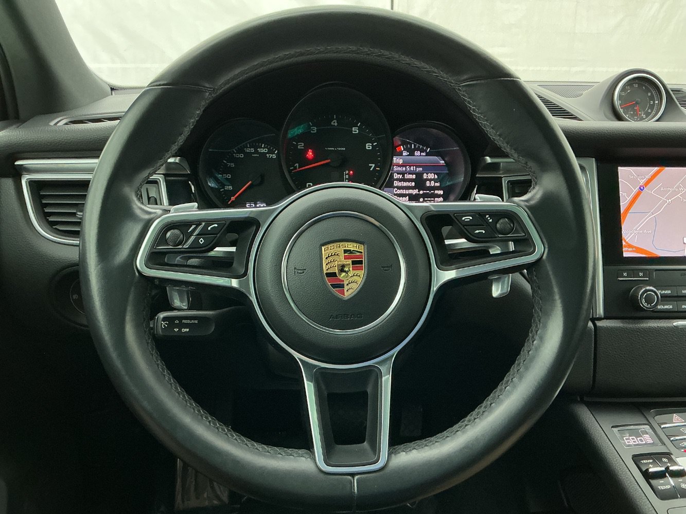 Used 2018 Porsche Macan AWD/4WD image 32
