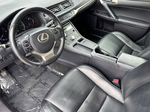 Used 2016 Lexus CT 200h w/ Seat Comfort Package FWD image 4