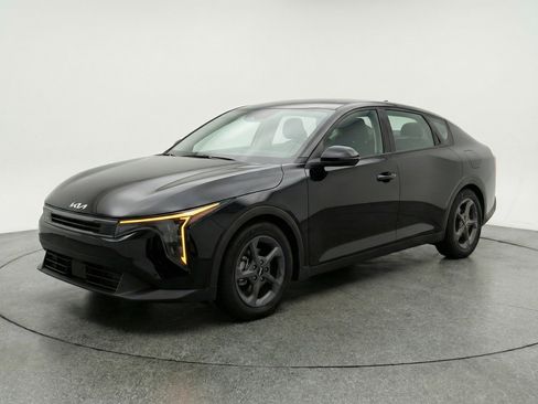 Used 2025 Kia K4 LXS image 3