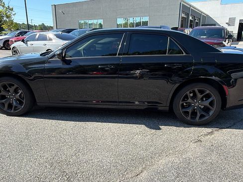 Used 2023 Chrysler 300 Touring w/ Sport Appearance Package RWD image 11