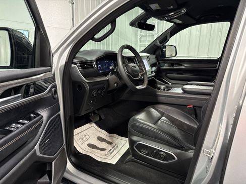 Used 2024 Jeep Wagoneer L Series II w/ Flexible Seating Group AWD/4WD image 21