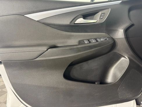Used 2025 Buick Envista Preferred FWD image 36
