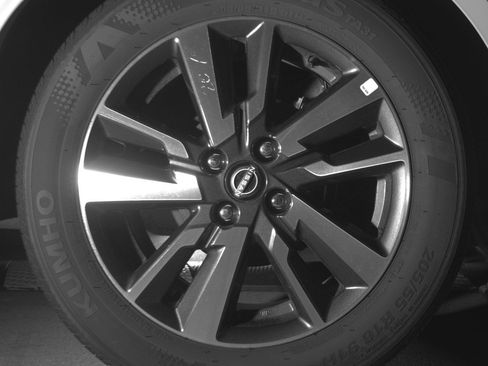 Used 2025 Nissan Versa SV image 15