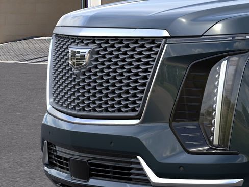 New 2026 Cadillac Escalade Luxury w/ LPO, Radiant Package AWD/4WD image 13