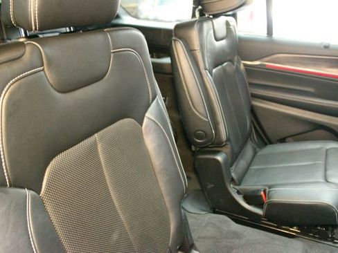 Used 2022 Jeep Grand Cherokee L Overland w/ Luxury Tech Group IV AWD/4WD image 14