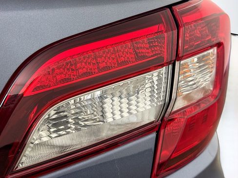 Used 2018 Subaru Outback 2.5i Premium image 31