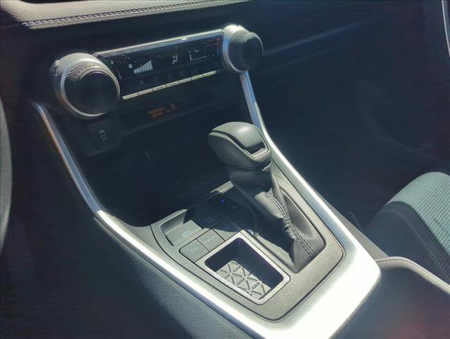 Used 2022 Toyota RAV4 LE FWD image 17