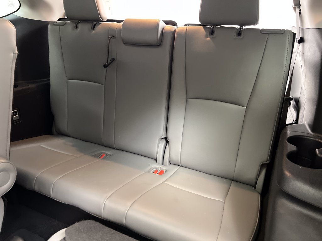 Used 2020 Toyota Highlander Platinum FWD image 23