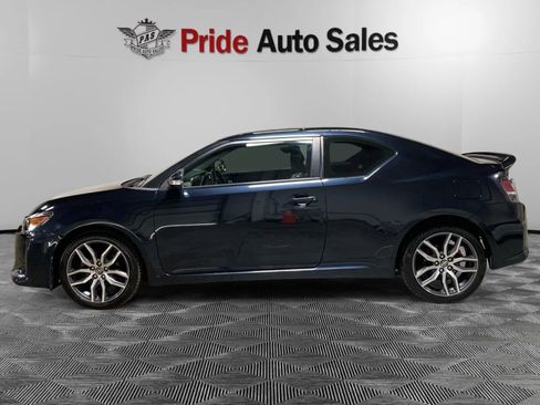 Used 2015 Scion tC Hatchback Coupe 2D image 4