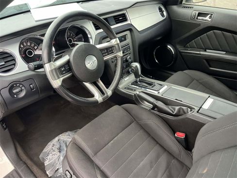 Used 2013 Ford Mustang Premium image 3