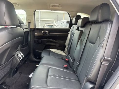 Used 2025 Kia Sorento S FWD image 11