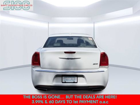 Used 2019 Chrysler 300 Limited RWD image 5