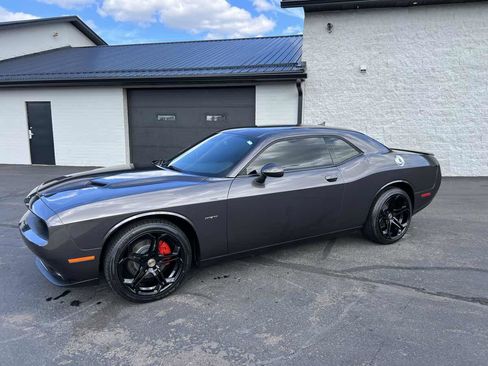 Used 2015 Dodge Challenger R/T w/ Quick Order Package 22B R/T image 2