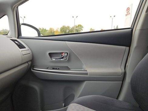 Used 2015 Toyota Prius V Five image 35