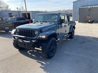 Used 2024 Jeep Gladiator Sport video 1