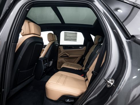 Certified 2026 Porsche Cayenne image 22
