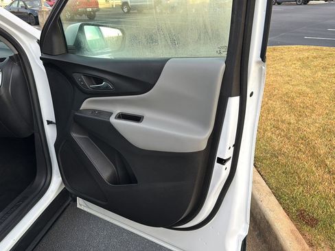 Used 2022 Chevrolet Equinox LT image 12