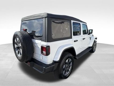 Used 2022 Jeep Wrangler Unlimited Sahara w/ Cold Weather Group AWD/4WD image 9