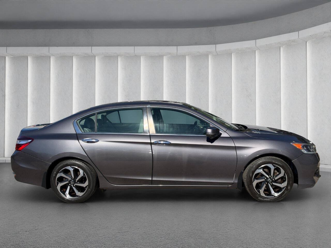Used 2017 Honda Accord EX-L image 6