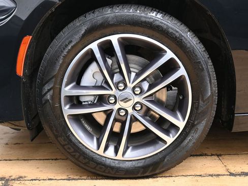 Used 2019 Dodge Charger SXT AWD/4WD image 11