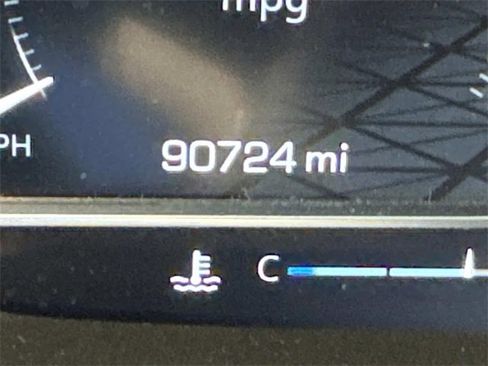 Used 2022 GMC Yukon SLT w/ SLT Premium Package image 32