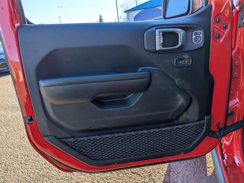 Used 2022 Jeep Gladiator Willys image 10