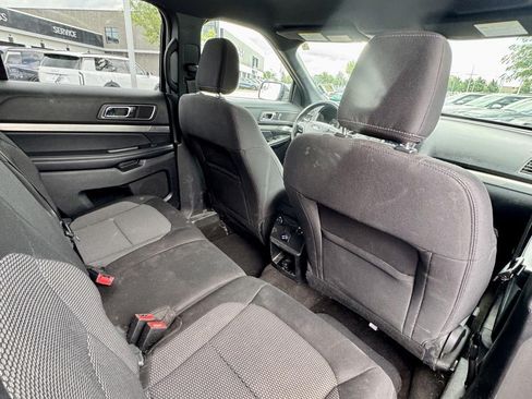 Used 2018 Ford Explorer XLT AWD/4WD image 16