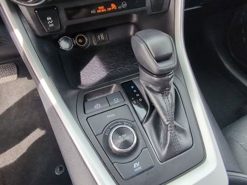 Used 2025 Toyota RAV4 XLE image 22