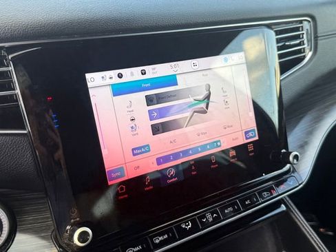 Used 2024 Jeep Wagoneer Series III w/ Flexible Seating Group image 12