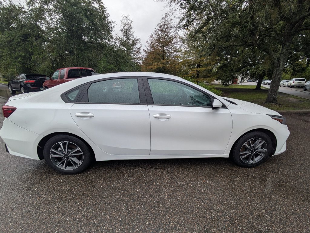 Used 2024 Kia Forte LXS FWD image 2
