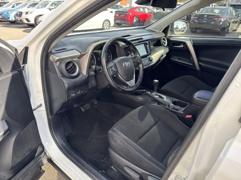Used 2018 Toyota RAV4 XLE w/ Carpet Mat Package image 2
