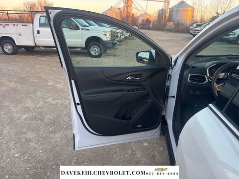 Used 2023 Chevrolet Equinox Premier image 17