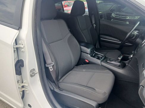 Used 2019 Dodge Charger SXT RWD image 18