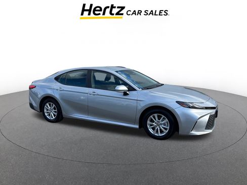 Used 2025 Toyota Camry LE image 1