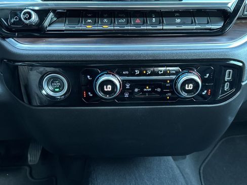 Used 2024 GMC Sierra 1500 SLT image 9