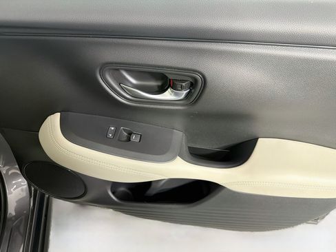 Used 2025 Honda HR-V LX image 29